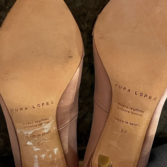 Neiman Marcus Pura Lopez blush satin heels - Picture 7 of 9